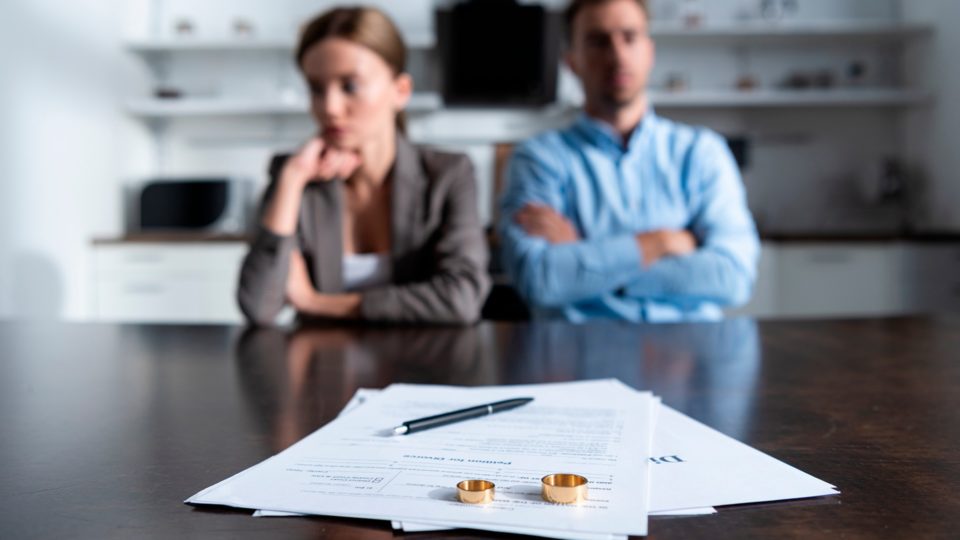 o processo de divórcio pode ocorrer de forma consensual amigável ou litigioso nao amigável 960x540